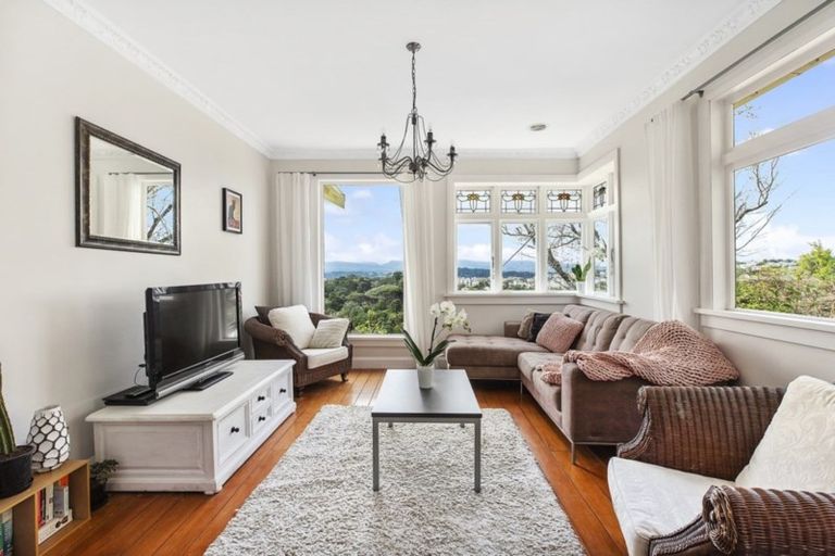 Photo of property in 27 Garden Road, Northland, Wellington, 6012