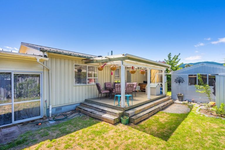 Photo of property in 1 Elder Grove, Paraparaumu, 5032