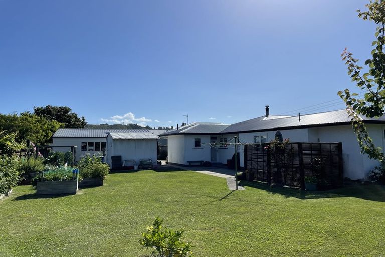 Photo of property in 45 De Lautour Road, Inner Kaiti, Gisborne, 4010