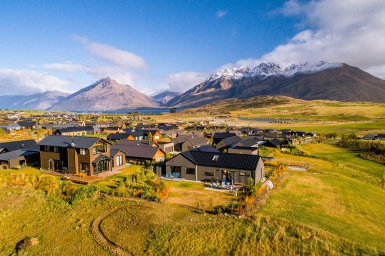 Photo of property in 4 Wanderer Lane, Jacks Point, Queenstown, 9371