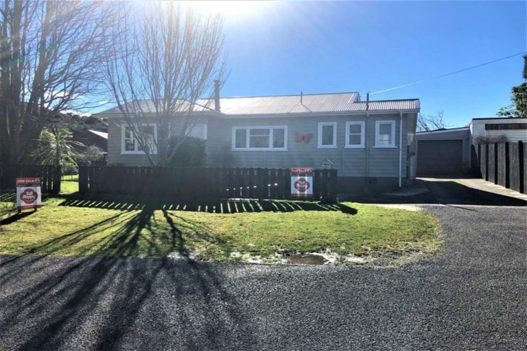 Photo of property in 2 Leicester Street, Picton, 7220