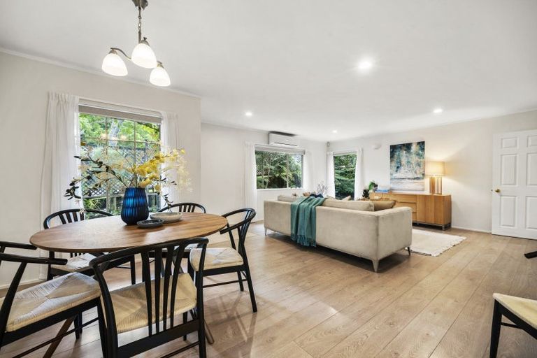 Photo of property in 3 Marbella Drive, Massey, Auckland, 0614