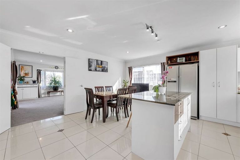 Photo of property in 2 Wilkie Place, Mount Wellington, Auckland, 1060