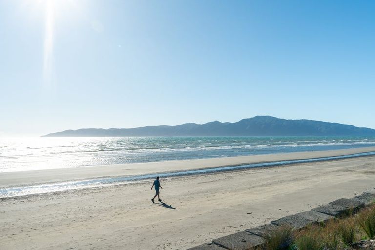 Photo of property in 55 Wharemauku Road, Raumati Beach, Paraparaumu, 5032