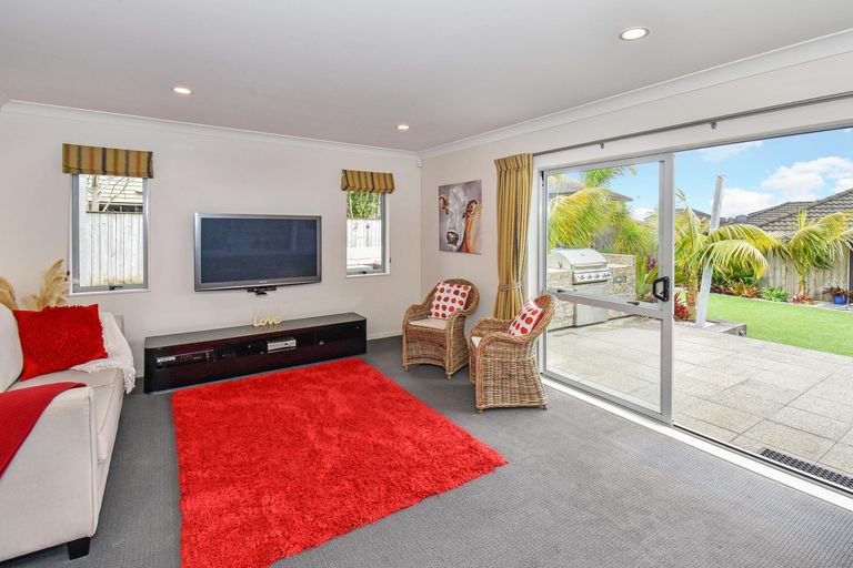 Photo of property in 17 Turnberry Drive, Wattle Downs, Auckland, 2103