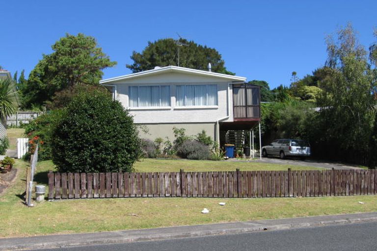 Photo of property in 30 Nor'east Drive, Northcross, Auckland, 0632