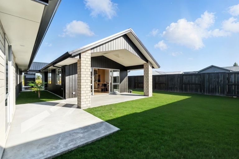 Photo of property in 9 Silverwood Lane, Leamington, Cambridge, 3495