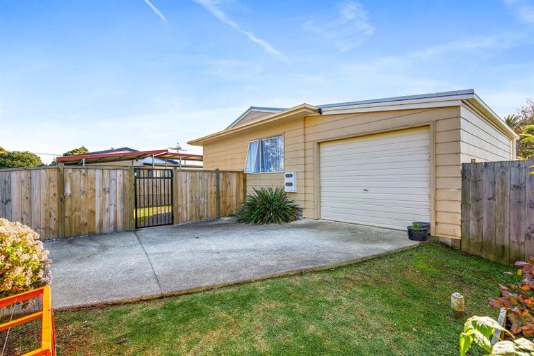 Photo of property in 49a Springs Road, Parakai, 0830