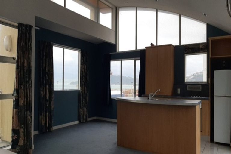 Photo of property in Endeavour Apartments, 15/125 Thorndon Quay, Pipitea, Wellington, 6011