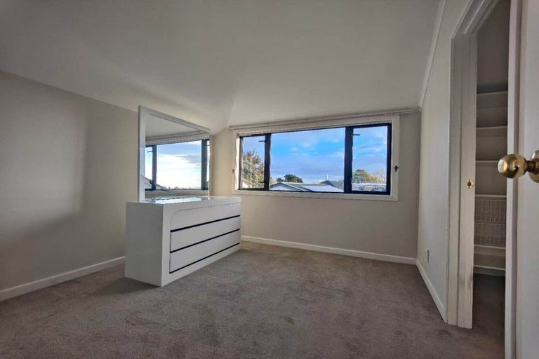 Photo of property in 2 Mellons Bay Road, Howick, Auckland, 2014