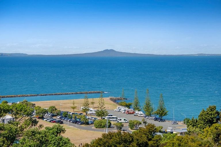 Photo of property in 52 Balboa Drive, Matakatia, Whangaparaoa, 0930