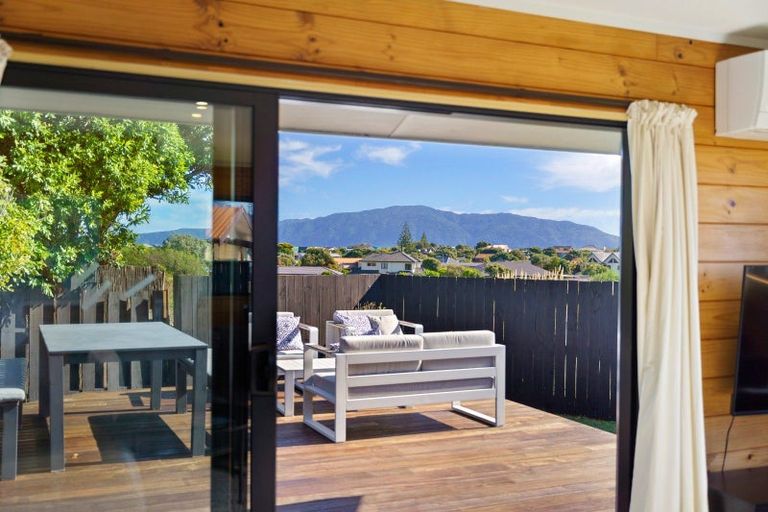 Photo of property in 65 Queens Road, Waikanae Beach, Waikanae, 5036