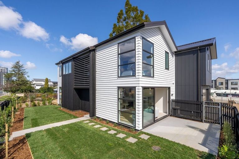 Photo of property in 32 Swanson Road, Henderson, Auckland, 0610