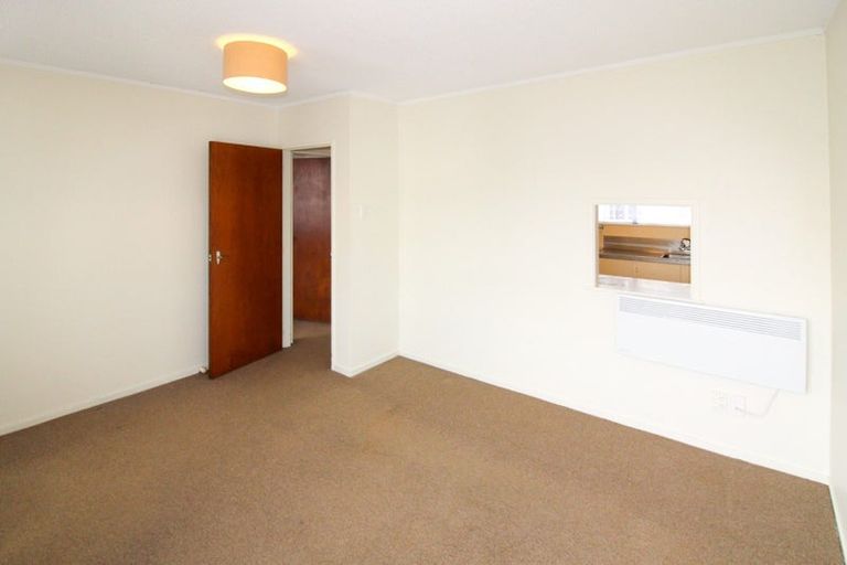 Photo of property in 5 Hawker Street, Mount Victoria, Wellington, 6011