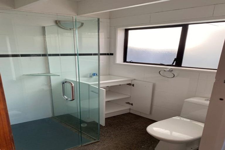 Photo of property in 1/2 Coniston Avenue, Te Atatu South, Auckland, 0610