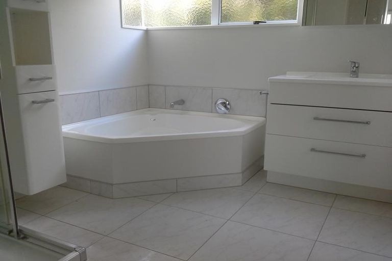 Photo of property in 8b Whiteley Street, Moturoa, New Plymouth, 4310