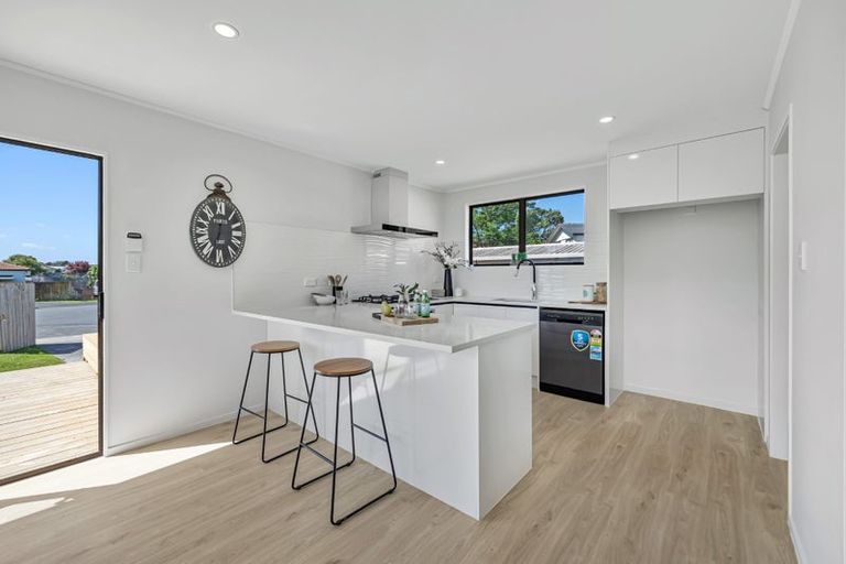 Photo of property in 3/10 Ebenezer Way, Clendon Park, Auckland, 2103