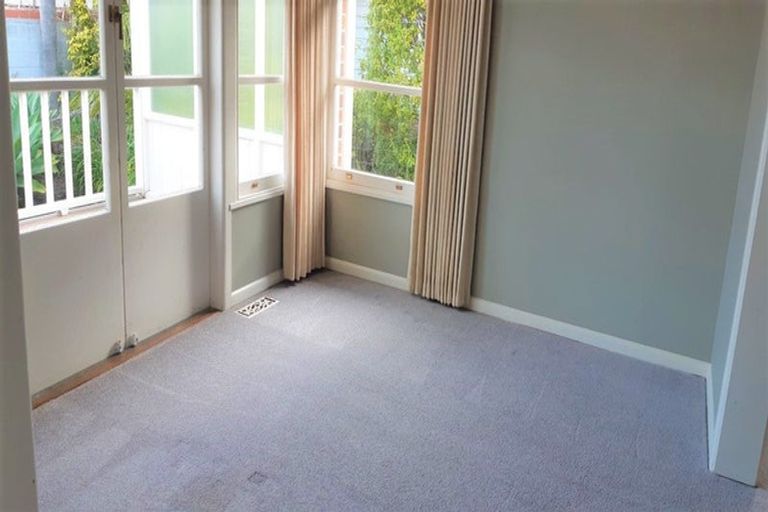 Photo of property in 31 Norwood Road, Bayswater, Auckland, 0622