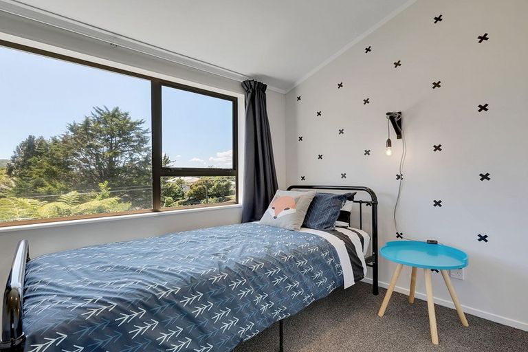 Photo of property in 16 Larsen Crescent, Tawa, Wellington, 5028