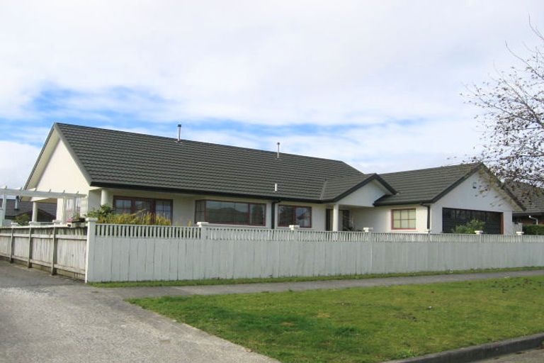 Photo of property in 20 Abby Road, Fitzherbert, Palmerston North, 4410