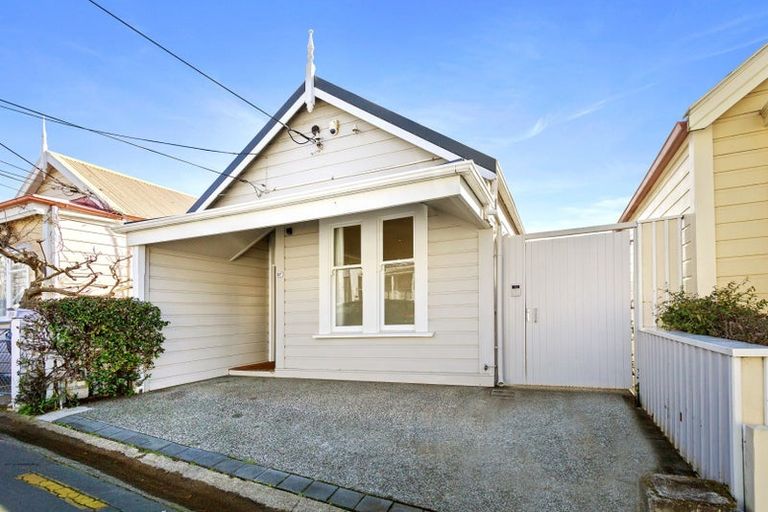 Photo of property in 27 Moir Street, Mount Victoria, Wellington, 6011