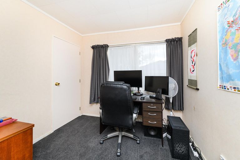Photo of property in 2 Bevan Place, Cloverlea, Palmerston North, 4412
