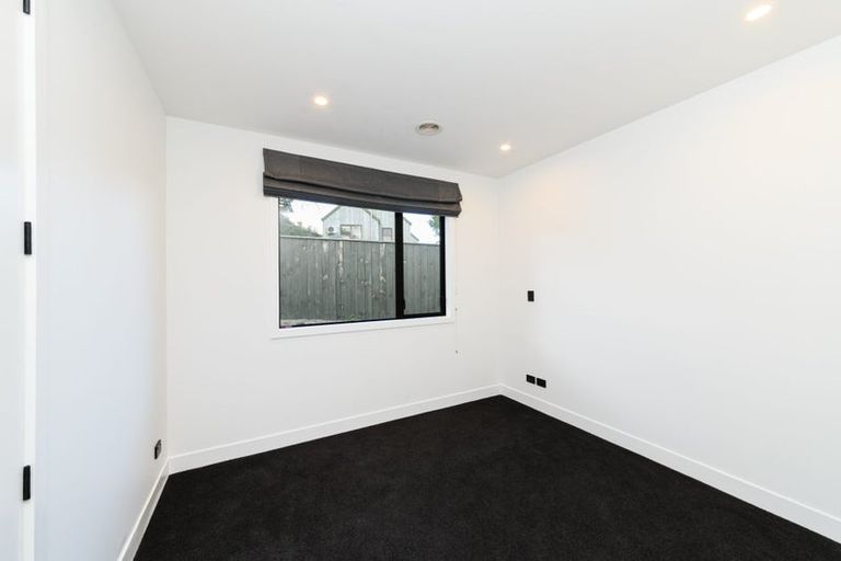 Photo of property in 2 Waimarama Court, Roslyn, Palmerston North, 4414