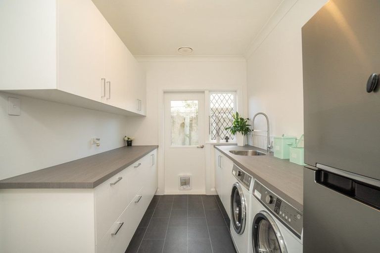 Photo of property in 12 Phoenix Avenue, Hokowhitu, Palmerston North, 4410