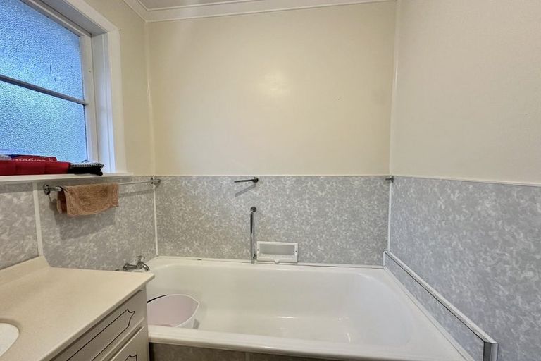 Photo of property in 42 Gibbons Street, Upper Hutt Central, Upper Hutt, 5018