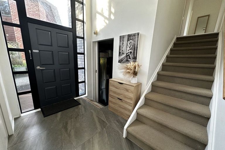 Photo of property in 1/41 Radiata Lane, Chatswood, Auckland, 0626