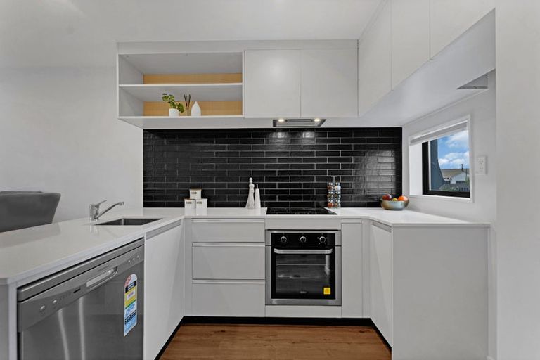 Photo of property in 2/119 Bruce Mclaren Road, Henderson, Auckland, 0612