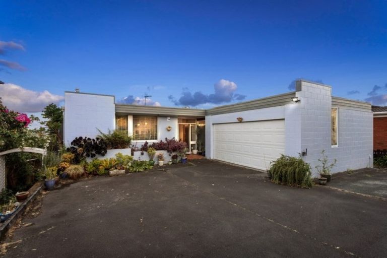 Photo of property in 45 Te Atatu Road, Te Atatu South, Auckland, 0610