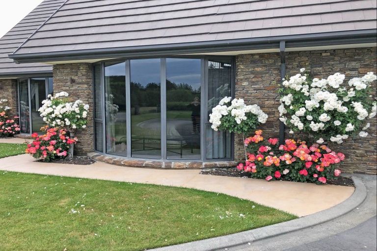 Photo of property in 635 Yaldhurst Road, Yaldhurst, Christchurch, 7676