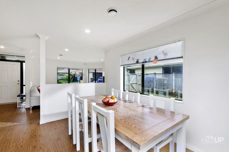 Photo of property in 6g Clearwater Cove, West Harbour, Auckland, 0618