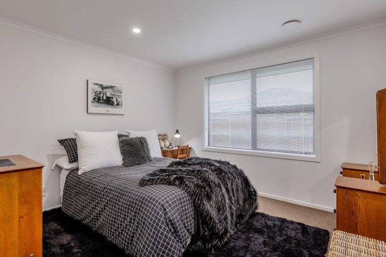 Photo of property in 18 Medallion Court, Kelvin Grove, Palmerston North, 4414
