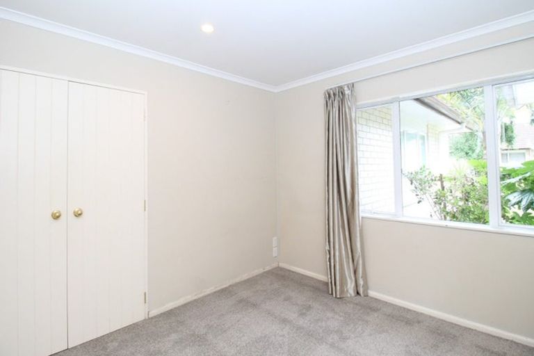 Photo of property in 2 Cambrian Crescent, Flat Bush, Auckland, 2016
