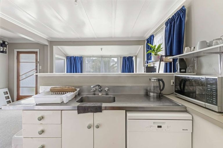 Photo of property in 32 Pendarves Street, New Plymouth, 4310