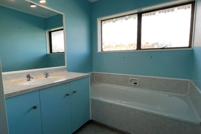 Photo of property in 1/29 Rapallo Place, Farm Cove, Auckland, 2012