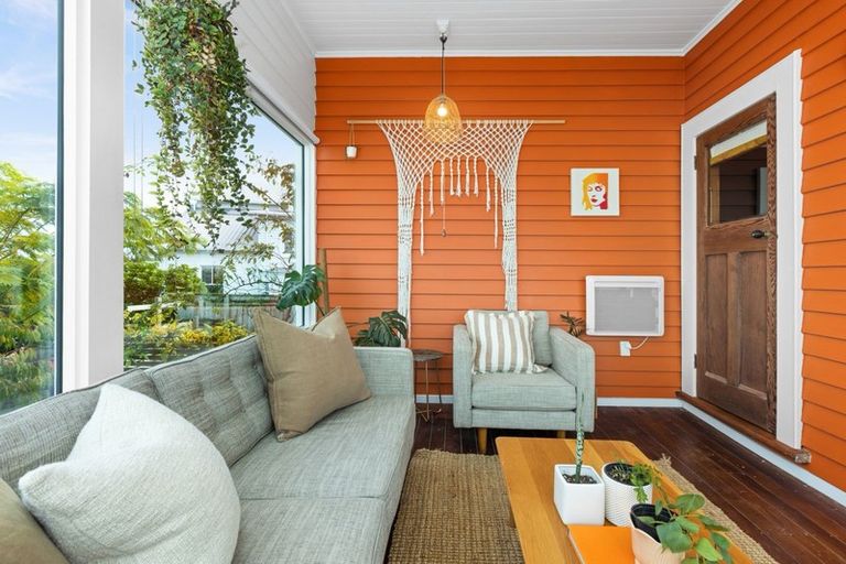 Photo of property in 3 Cobden Lane, Bluff Hill, Napier, 4110