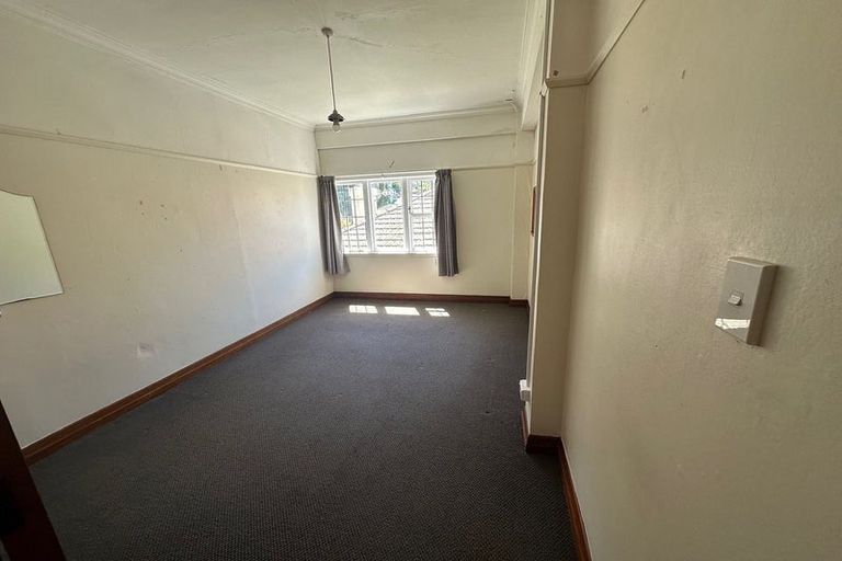 Photo of property in Elms Court Flats, 3/367 The Terrace, Te Aro, Wellington, 6011