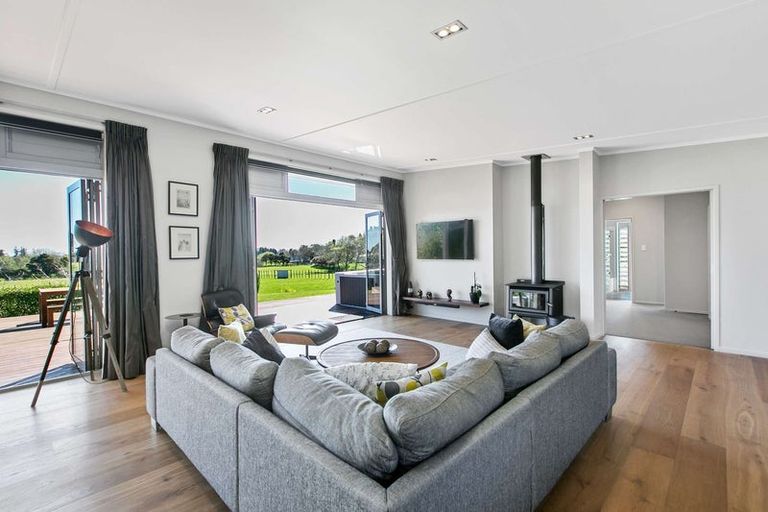 Photo of property in 35 Old Barn Road, Opaheke, Papakura, 2584