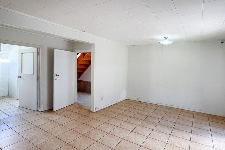 Photo of property in 12 Thomas Avenue, Te Atatu Peninsula, Auckland, 0610