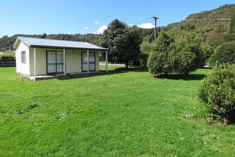 Photo of property in 20 Walsh Street, Reefton, 7830