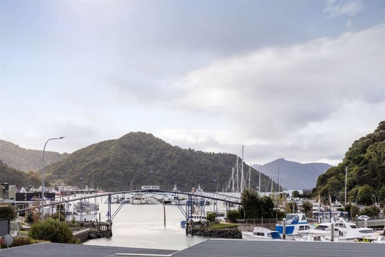 Photo of property in 1/29 Waikawa Road, Picton, 7220