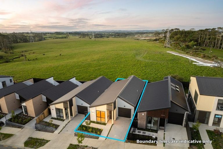 Photo of property in 16 Kotiu Place, Massey, Auckland, 0614