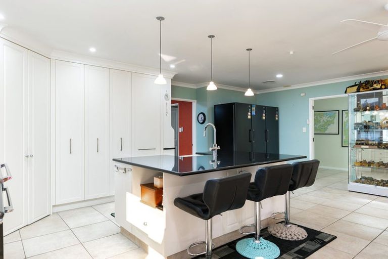 Photo of property in 40-42 Waikawa Road, Picton, 7220