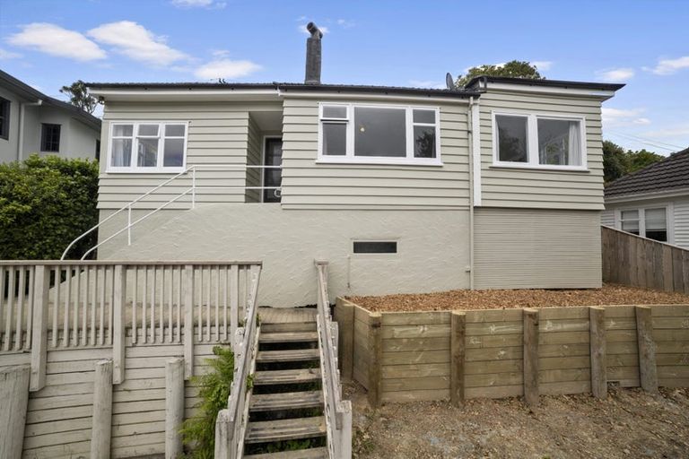 Photo of property in 15 Aplin Terrace, Ngaio, Wellington, 6035