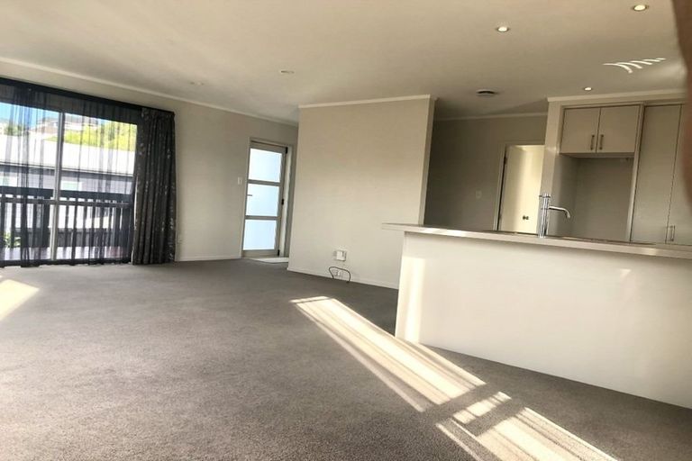 Photo of property in 7 Tobago Place, Sunnynook, Auckland, 0620