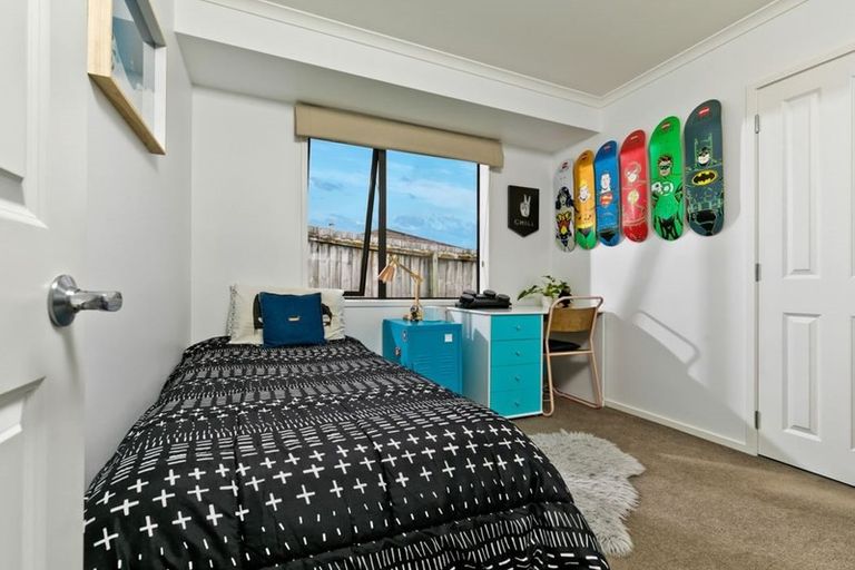 Photo of property in 33 Admirals Court Drive, Greenhithe, Auckland, 0632