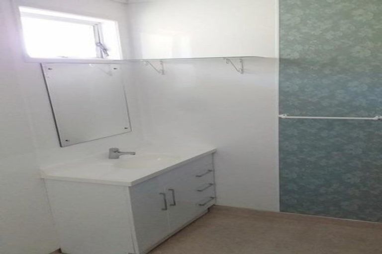 Photo of property in 25 Seaview Road, Marfell, New Plymouth, 4310